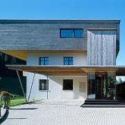 ArchitektInnen / KünstlerInnen: grundstein<br>Projekt: Haus Sch.<br>Aufnahmedatum: 08/08<br>Format: 6x9cm C-Dia<br>Lieferformat: Dia-Duplikat, Scan 300 dpi<br>Bestell-Nummer: 080819-04<br>