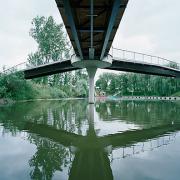ArchitektInnen / KünstlerInnen: Bulant & Wailzer Architekturstudio<br>Projekt: Seerosenbrücke<br>Aufnahmedatum: 08/08<br>Format: 6x9cm C-Dia<br>Lieferformat: Dia-Duplikat, Scan 300 dpi<br>Bestell-Nummer: 080822-14<br>