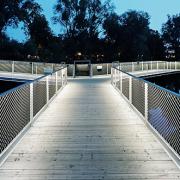 ArchitektInnen / KünstlerInnen: Bulant & Wailzer Architekturstudio<br>Projekt: Seerosenbrücke<br>Aufnahmedatum: 08/08<br>Format: 6x9cm C-Neg<br>Lieferformat: C-Print, Scan 300 dpi<br>Bestell-Nummer: 080822-01<br>