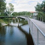 ArchitektInnen / KünstlerInnen: Bulant & Wailzer Architekturstudio<br>Projekt: Seerosenbrücke<br>Aufnahmedatum: 08/08<br>Format: 6x9cm C-Dia<br>Lieferformat: Dia-Duplikat, Scan 300 dpi<br>Bestell-Nummer: 080822-06<br>