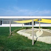 ArchitektInnen / KünstlerInnen: Georg W. Reinberg<br>Projekt: Kindergarten Amstetten<br>Aufnahmedatum: 08/08<br>Format: 6x9cm C-Dia<br>Lieferformat: Dia-Duplikat, Scan 300 dpi<br>Bestell-Nummer: 080828-14<br>