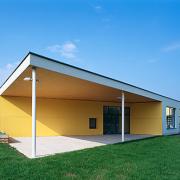 ArchitektInnen / KünstlerInnen: Georg W. Reinberg<br>Projekt: Kindergarten Amstetten<br>Aufnahmedatum: 08/08<br>Format: 6x9cm C-Dia<br>Lieferformat: Dia-Duplikat, Scan 300 dpi<br>Bestell-Nummer: 080828-04<br>