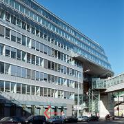 ArchitektInnen / KünstlerInnen: Architekten Tillner & Willinger, RAHM Architekten ZT-KG, Hans Schartner & Partner<br>Projekt: Skyline Spittelau<br>Aufnahmedatum: 09/08<br>Format: 6x9cm C-Dia<br>Lieferformat: Scan 300 dpi<br>Bestell-Nummer: 080929-13<br>