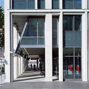 ArchitektInnen / KünstlerInnen: Martin Kohlbauer<br>Projekt: Bürohaus Schwarzenbergplatz<br>Aufnahmedatum: 10/08<br>Format: 6x9cm C-Dia<br>Lieferformat: Dia-Duplikat, Scan 300 dpi<br>Bestell-Nummer: 081020-05<br>