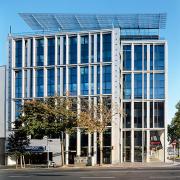 ArchitektInnen / KünstlerInnen: Martin Kohlbauer<br>Projekt: Bürohaus Schwarzenbergplatz<br>Aufnahmedatum: 10/08<br>Format: 6x9cm C-Dia<br>Lieferformat: Dia-Duplikat, Scan 300 dpi<br>Bestell-Nummer: 081020-15<br>