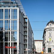 ArchitektInnen / KünstlerInnen: Martin Kohlbauer<br>Projekt: Bürohaus Schwarzenbergplatz<br>Aufnahmedatum: 10/08<br>Format: 6x9cm C-Dia<br>Lieferformat: Dia-Duplikat, Scan 300 dpi<br>Bestell-Nummer: 081020-08<br>