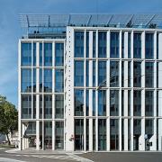ArchitektInnen / KünstlerInnen: Martin Kohlbauer<br>Projekt: Bürohaus Schwarzenbergplatz<br>Aufnahmedatum: 10/08<br>Format: 6x9cm C-Dia<br>Lieferformat: Dia-Duplikat, Scan 300 dpi<br>Bestell-Nummer: 081020-04<br>