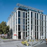 ArchitektInnen / KünstlerInnen: Martin Kohlbauer<br>Projekt: Bürohaus Schwarzenbergplatz<br>Aufnahmedatum: 10/08<br>Format: 6x9cm C-Dia<br>Lieferformat: Dia-Duplikat, Scan 300 dpi<br>Bestell-Nummer: 081020-06<br>