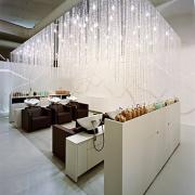 ArchitektInnen / KünstlerInnen: Heinz Lutter, Gerhard Leixl<br>Projekt: Frisuren- & Schönheitswerkstatt Reichard<br>Aufnahmedatum: 03/08<br>Format: 6x9cm C-Neg<br>Lieferformat: C-Print, Scan 300 dpi<br>Bestell-Nummer: 080317-22<br>