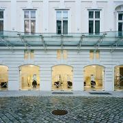ArchitektInnen / KünstlerInnen: Heinz Lutter, Gerhard Leixl<br>Projekt: Frisuren- & Schönheitswerkstatt Reichard<br>Aufnahmedatum: 03/08<br>Format: 6x9cm C-Neg<br>Lieferformat: C-Print, Scan 300 dpi<br>Bestell-Nummer: 080317-02<br>