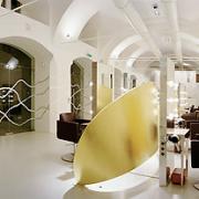 ArchitektInnen / KünstlerInnen: Heinz Lutter, Gerhard Leixl<br>Projekt: Frisuren- & Schönheitswerkstatt Reichard<br>Aufnahmedatum: 03/08<br>Format: 6x9cm C-Neg<br>Lieferformat: C-Print, Scan 300 dpi<br>Bestell-Nummer: 080317-12<br>