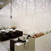 ArchitektInnen / KünstlerInnen: Heinz Lutter, Gerhard Leixl<br>Projekt: Frisuren- & Schönheitswerkstatt Reichard<br>Aufnahmedatum: 03/08<br>Format: 6x9cm C-Neg<br>Lieferformat: C-Print, Scan 300 dpi<br>Bestell-Nummer: 080317-23<br>