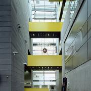 ArchitektInnen / KünstlerInnen: TREUSCH architecture<br>Projekt: Ars Electronica Center<br>Aufnahmedatum: 03/09<br>Format: 6x9cm C-Dia<br>Lieferformat: Dia-Duplikat, Scan 300 dpi<br>Bestell-Nummer: 090331-38<br>