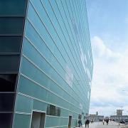 ArchitektInnen / KünstlerInnen: TREUSCH architecture<br>Projekt: Ars Electronica Center<br>Aufnahmedatum: 03/09<br>Format: 6x9cm C-Dia<br>Lieferformat: Dia-Duplikat, Scan 300 dpi<br>Bestell-Nummer: 090331-32<br>
