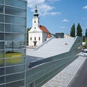 ArchitektInnen / KünstlerInnen: TREUSCH architecture<br>Projekt: Ars Electronica Center<br>Aufnahmedatum: 03/09<br>Format: 6x9cm C-Dia<br>Lieferformat: Dia-Duplikat, Scan 300 dpi<br>Bestell-Nummer: 090331-25<br>