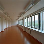 ArchitektInnen / KünstlerInnen: kaufmann.wanas architekten<br>Projekt: Rettung und Amtshaus Mariahilfer Gürtel<br>Aufnahmedatum: 04/09<br>Format: 6x9cm C-Dia<br>Lieferformat: Dia-Duplikat, Scan 300 dpi<br>Bestell-Nummer: 090415-18<br>