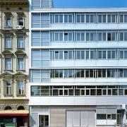 ArchitektInnen / KünstlerInnen: kaufmann.wanas architekten<br>Projekt: Rettung und Amtshaus Mariahilfer Gürtel<br>Aufnahmedatum: 04/09<br>Format: 6x9cm C-Dia<br>Lieferformat: Dia-Duplikat, Scan 300 dpi<br>Bestell-Nummer: 090415-13<br>