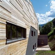 ArchitektInnen / KünstlerInnen: MAGK Architekten aichholzer | klein ZT OG<br>Projekt: Tagesheimstätte<br>Aufnahmedatum: 06/09<br>Format: 6x9cm C-Dia<br>Lieferformat: Dia-Duplikat, Scan 300 dpi<br>Bestell-Nummer: 090603-13<br>