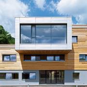 ArchitektInnen / KünstlerInnen: MAGK Architekten aichholzer | klein ZT OG<br>Projekt: Tagesheimstätte<br>Aufnahmedatum: 06/09<br>Format: 6x9cm C-Dia<br>Lieferformat: Dia-Duplikat, Scan 300 dpi<br>Bestell-Nummer: 090603-03<br>