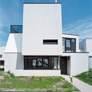 ArchitektInnen / KünstlerInnen: Pichler & Traupmann Architekten ZT GmbH<br>Projekt: Wohnsiedlung Heustadlgasse<br>Aufnahmedatum: 06/09<br>Format: 6x9cm C-Dia<br>Lieferformat: Dia-Duplikat, Scan 300 dpi<br>Bestell-Nummer: 090609-47<br>