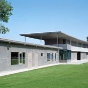 ArchitektInnen / KünstlerInnen: RUNSER / PRANTL architekten<br>Projekt: Weinlandbad<br>Aufnahmedatum: 05/09<br>Format: 6x9cm C-Dia<br>Lieferformat: Dia-Duplikat, Scan 300 dpi<br>Bestell-Nummer: 090526-25<br>