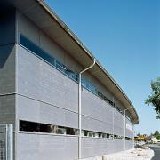 ArchitektInnen / KünstlerInnen: RUNSER / PRANTL architekten<br>Projekt: Weinlandbad<br>Aufnahmedatum: 05/09<br>Format: 6x9cm C-Dia<br>Lieferformat: Dia-Duplikat, Scan 300 dpi<br>Bestell-Nummer: 090526-08<br>
