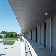 ArchitektInnen / KünstlerInnen: RUNSER / PRANTL architekten<br>Projekt: Weinlandbad<br>Aufnahmedatum: 05/09<br>Format: 6x9cm C-Dia<br>Lieferformat: Dia-Duplikat, Scan 300 dpi<br>Bestell-Nummer: 090526-16<br>