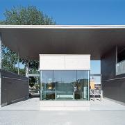ArchitektInnen / KünstlerInnen: RUNSER / PRANTL architekten<br>Projekt: Weinlandbad<br>Aufnahmedatum: 05/09<br>Format: 6x9cm C-Dia<br>Lieferformat: Dia-Duplikat, Scan 300 dpi<br>Bestell-Nummer: 090526-23<br>