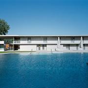 ArchitektInnen / KünstlerInnen: RUNSER / PRANTL architekten<br>Projekt: Weinlandbad<br>Aufnahmedatum: 05/09<br>Format: 6x9cm C-Dia<br>Lieferformat: Dia-Duplikat, Scan 300 dpi<br>Bestell-Nummer: 090526-26<br>