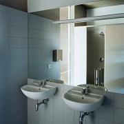 ArchitektInnen / KünstlerInnen: RUNSER / PRANTL architekten<br>Projekt: Weinlandbad<br>Aufnahmedatum: 05/09<br>Format: 6x9cm C-Dia<br>Lieferformat: Dia-Duplikat, Scan 300 dpi<br>Bestell-Nummer: 090526-31<br>
