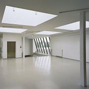 ArchitektInnen / KünstlerInnen: Stefan K. Hübner<br>Projekt: Schulzentrum Steyr<br>Aufnahmedatum: 07/09<br>Format: 6x9cm C-Dia<br>Lieferformat: Dia-Duplikat, Scan 300 dpi<br>Bestell-Nummer: 090706-14<br>