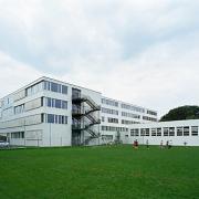 ArchitektInnen / KünstlerInnen: Stefan K. Hübner<br>Projekt: Schulzentrum Steyr<br>Aufnahmedatum: 07/09<br>Format: 6x9cm C-Dia<br>Lieferformat: Dia-Duplikat, Scan 300 dpi<br>Bestell-Nummer: 090706-06<br>