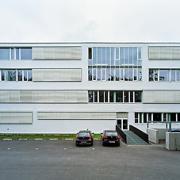 ArchitektInnen / KünstlerInnen: Stefan K. Hübner<br>Projekt: Schulzentrum Steyr<br>Aufnahmedatum: 07/09<br>Format: 6x9cm C-Dia<br>Lieferformat: Dia-Duplikat, Scan 300 dpi<br>Bestell-Nummer: 090706-02<br>
