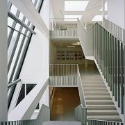 ArchitektInnen / KünstlerInnen: Stefan K. Hübner<br>Projekt: Schulzentrum Steyr<br>Aufnahmedatum: 07/09<br>Format: 6x9cm C-Dia<br>Lieferformat: Dia-Duplikat, Scan 300 dpi<br>Bestell-Nummer: 090706-15<br>