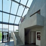 ArchitektInnen / KünstlerInnen: HÜBNER ARCHITEKTEN<br>Projekt: iSi Strebersdorf<br>Aufnahmedatum: 07/09<br>Format: 6x9cm C-Dia<br>Lieferformat: Dia-Duplikat, Scan 300 dpi<br>Bestell-Nummer: 090702-04<br>
