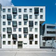 ArchitektInnen / KünstlerInnen: HÜBNER ARCHITEKTEN<br>Projekt: Chinesische Mission zur UNIDO<br>Aufnahmedatum: 07/09<br>Format: 6x9cm C-Dia<br>Lieferformat: Dia-Duplikat, Scan 300 dpi<br>Bestell-Nummer: 090714-02<br>