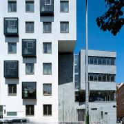 ArchitektInnen / KünstlerInnen: HÜBNER ARCHITEKTEN<br>Projekt: Chinesische Mission zur UNIDO<br>Aufnahmedatum: 07/09<br>Format: 6x9cm C-Dia<br>Lieferformat: Dia-Duplikat, Scan 300 dpi<br>Bestell-Nummer: 090714-03<br>