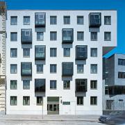 ArchitektInnen / KünstlerInnen: HÜBNER ARCHITEKTEN<br>Projekt: Chinesische Mission zur UNIDO<br>Aufnahmedatum: 07/09<br>Format: 6x9cm C-Dia<br>Lieferformat: Dia-Duplikat, Scan 300 dpi<br>Bestell-Nummer: 090714-01<br>