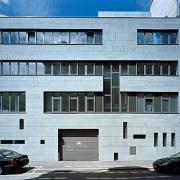 ArchitektInnen / KünstlerInnen: HÜBNER ARCHITEKTEN<br>Projekt: Chinesische Mission zur UNIDO<br>Aufnahmedatum: 07/09<br>Format: 6x9cm C-Dia<br>Lieferformat: Dia-Duplikat, Scan 300 dpi<br>Bestell-Nummer: 090714-09<br>