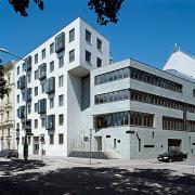ArchitektInnen / KünstlerInnen: HÜBNER ARCHITEKTEN<br>Projekt: Chinesische Mission zur UNIDO<br>Aufnahmedatum: 07/09<br>Format: 6x9cm C-Dia<br>Lieferformat: Dia-Duplikat, Scan 300 dpi<br>Bestell-Nummer: 090714-04<br>