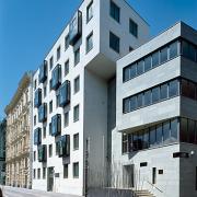 ArchitektInnen / KünstlerInnen: HÜBNER ARCHITEKTEN<br>Projekt: Chinesische Mission zur UNIDO<br>Aufnahmedatum: 07/09<br>Format: 6x9cm C-Dia<br>Lieferformat: Dia-Duplikat, Scan 300 dpi<br>Bestell-Nummer: 090714-06<br>