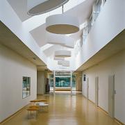 ArchitektInnen / KünstlerInnen: Georg W. Reinberg<br>Projekt: Kindergarten Deutsch-Wagram<br>Aufnahmedatum: 07/09<br>Format: 6x9cm C-Neg<br>Lieferformat: C-Print, Scan 300 dpi<br>Bestell-Nummer: 090730-17<br>
