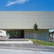ArchitektInnen / KünstlerInnen: Daniela Ertl, Adrian Tscherteu<br>Projekt: Polytechnische Schule<br>Aufnahmedatum: 09/09<br>Format: 6x9cm C-Dia<br>Lieferformat: Dia-Duplikat, Scan 300 dpi<br>Bestell-Nummer: 090909-01<br>
