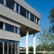 ArchitektInnen / KünstlerInnen: Daniela Ertl, Adrian Tscherteu<br>Projekt: Polytechnische Schule<br>Aufnahmedatum: 09/09<br>Format: 6x9cm C-Dia<br>Lieferformat: Dia-Duplikat, Scan 300 dpi<br>Bestell-Nummer: 090909-04<br>