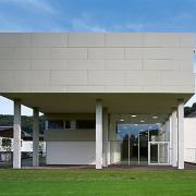 ArchitektInnen / KünstlerInnen: Daniela Ertl, Adrian Tscherteu<br>Projekt: Polytechnische Schule<br>Aufnahmedatum: 09/09<br>Format: 6x9cm C-Dia<br>Lieferformat: Dia-Duplikat, Scan 300 dpi<br>Bestell-Nummer: 090909-05<br>