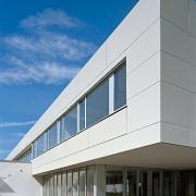 ArchitektInnen / KünstlerInnen: Daniela Ertl, Adrian Tscherteu<br>Projekt: Polytechnische Schule<br>Aufnahmedatum: 09/09<br>Format: 6x9cm C-Dia<br>Lieferformat: Dia-Duplikat, Scan 300 dpi<br>Bestell-Nummer: 090909-09<br>