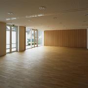 ArchitektInnen / KünstlerInnen: RUNSER / PRANTL architekten<br>Projekt: Pfarrzentrum Neu-Guntramsdorf<br>Aufnahmedatum: 09/09<br>Format: 6x9cm C-Dia<br>Lieferformat: Dia-Duplikat, Scan 300 dpi<br>Bestell-Nummer: 090915-22<br>
