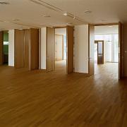 ArchitektInnen / KünstlerInnen: RUNSER / PRANTL architekten<br>Projekt: Pfarrzentrum Neu-Guntramsdorf<br>Aufnahmedatum: 09/09<br>Format: 6x9cm C-Dia<br>Lieferformat: Dia-Duplikat, Scan 300 dpi<br>Bestell-Nummer: 090915-19<br>