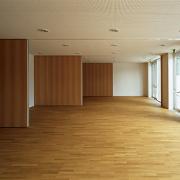 ArchitektInnen / KünstlerInnen: RUNSER / PRANTL architekten<br>Projekt: Pfarrzentrum Neu-Guntramsdorf<br>Aufnahmedatum: 09/09<br>Format: 6x9cm C-Dia<br>Lieferformat: Dia-Duplikat, Scan 300 dpi<br>Bestell-Nummer: 090915-21<br>