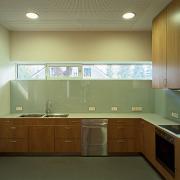 ArchitektInnen / KünstlerInnen: RUNSER / PRANTL architekten<br>Projekt: Pfarrzentrum Neu-Guntramsdorf<br>Aufnahmedatum: 09/09<br>Format: 6x9cm C-Dia<br>Lieferformat: Dia-Duplikat, Scan 300 dpi<br>Bestell-Nummer: 090915-25<br>